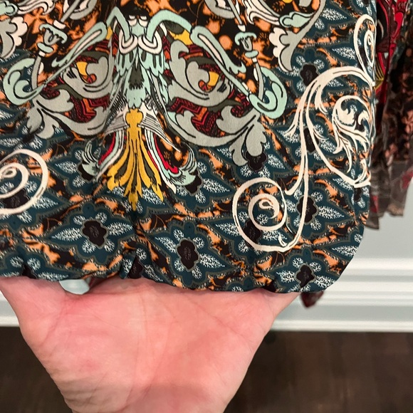 ALICE+OLIVIa Flutter Sleeve Top - Picture 8 of 9